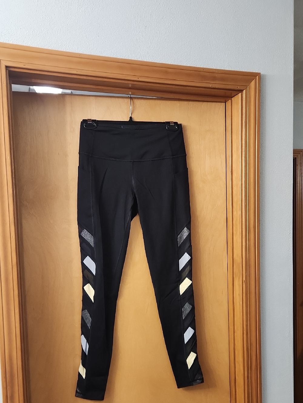 Victoria's Secret Knockout Athletic Leggings Size Small